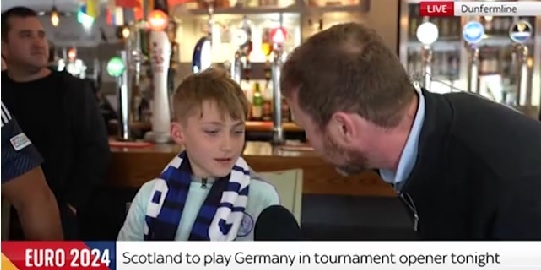 Reporter TV panik dengar jawaban bocah yang ia&nbsp;wawancarai